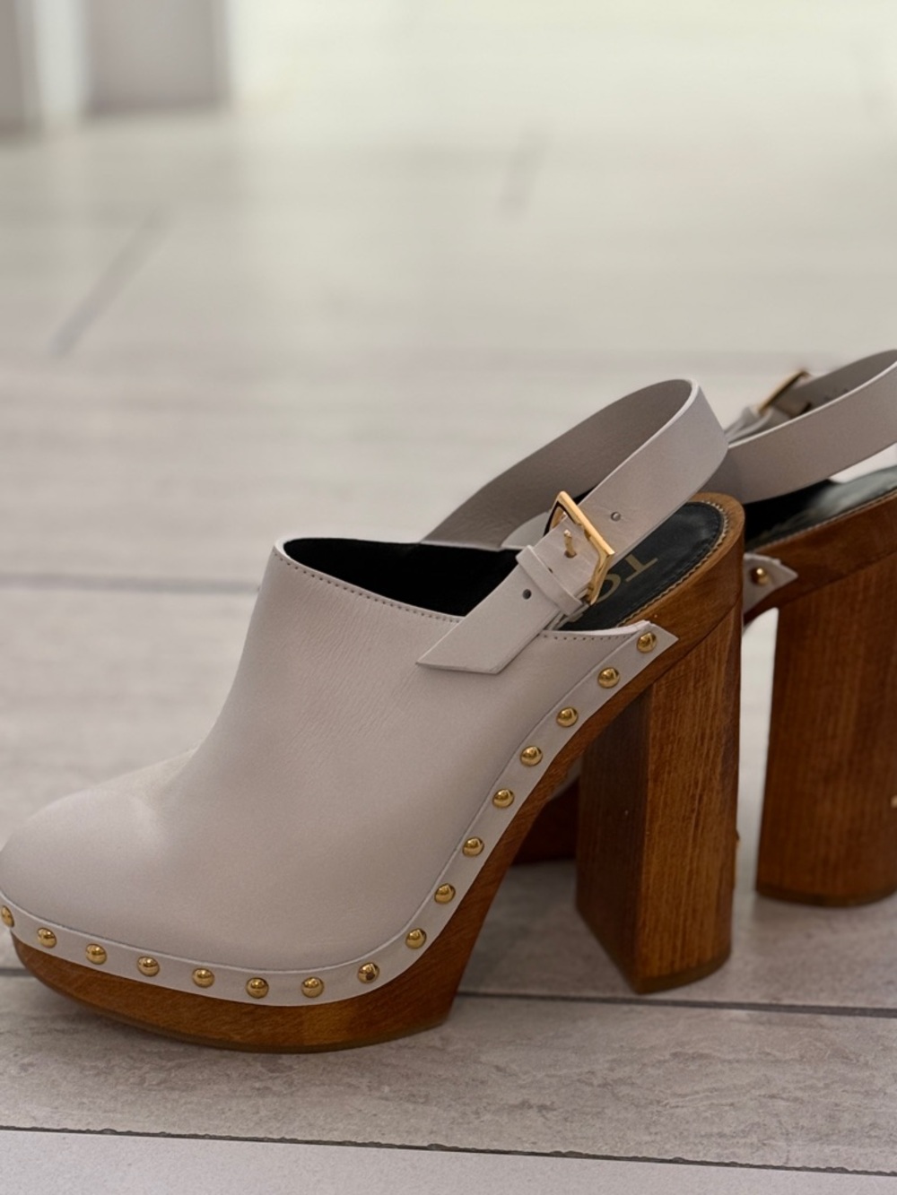 Tom Ford White Leather Platform Slingback Clogs | Gold Stud Trim | size 39.5 - Picture 6 of 13
